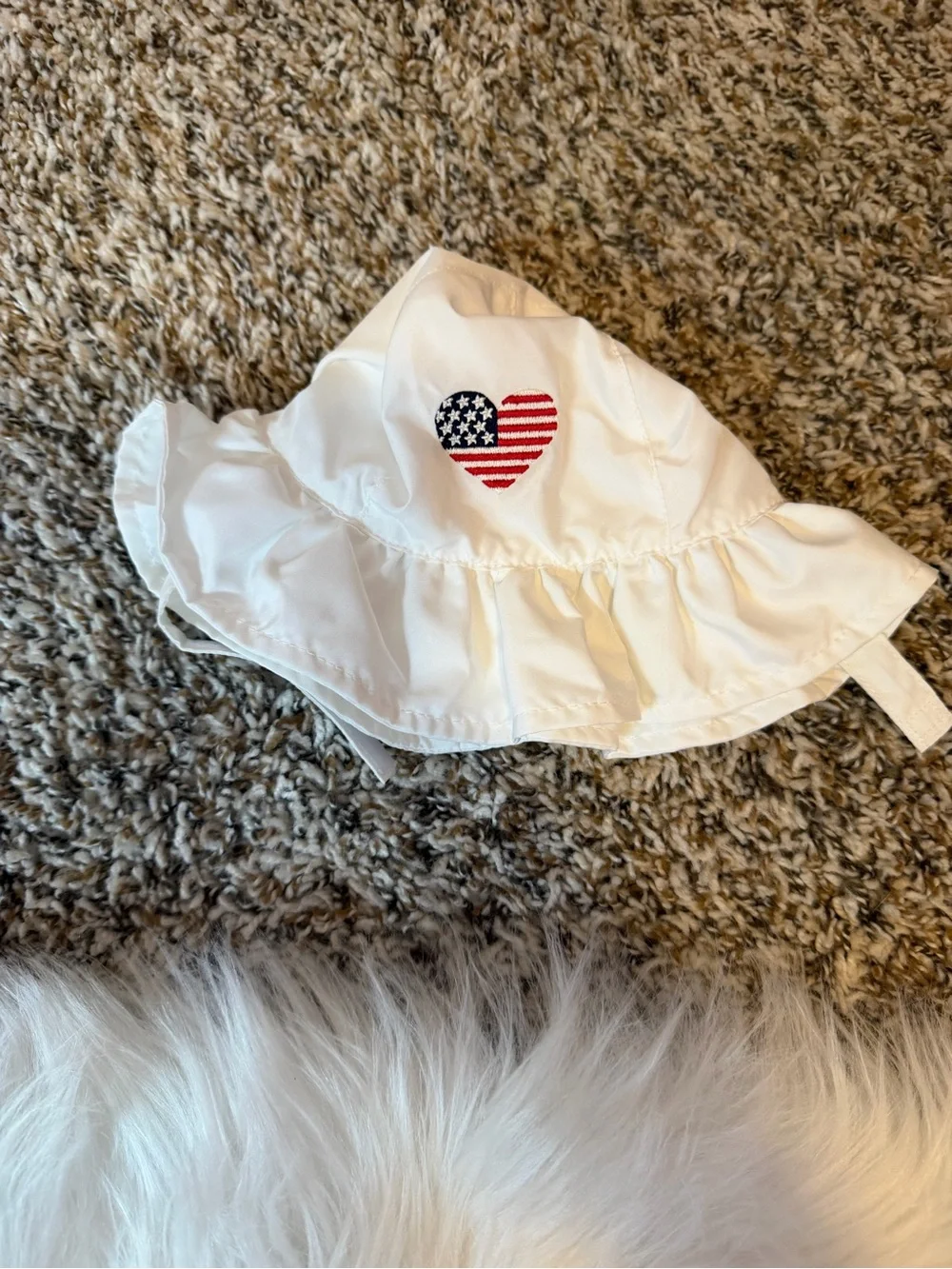 Baby girl carter’s patriotic heart sun hat. Size 0/3 months